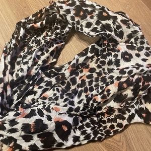 Spotted cloth scarf